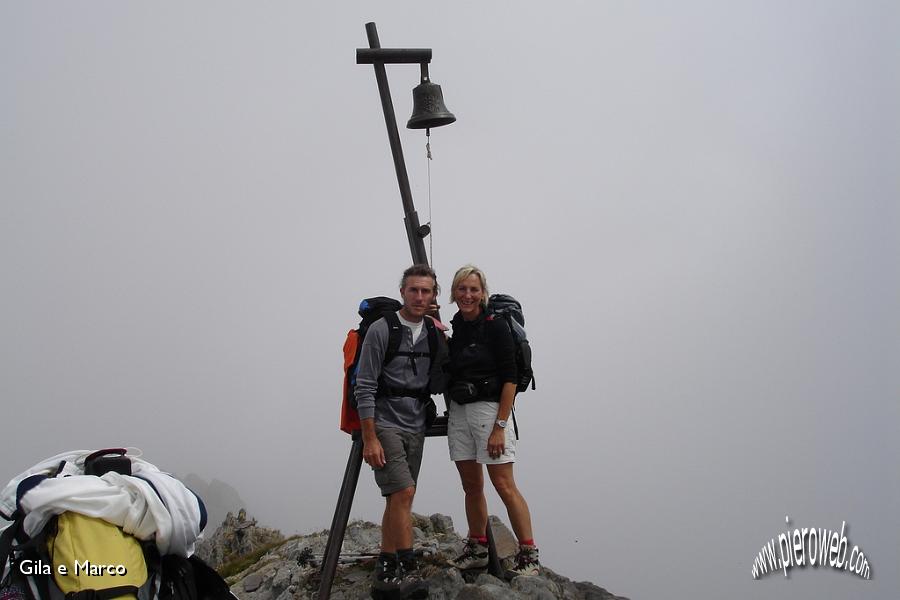 22- Gila e Marco sul Pizzo Tre Confini.JPG